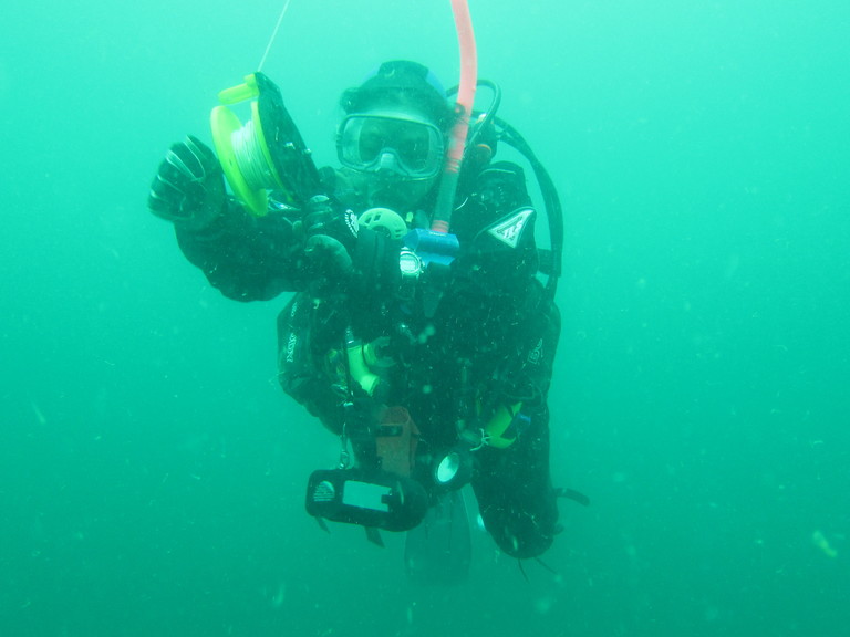 FrancEs reeling in SMB on ascent, Lulworth
