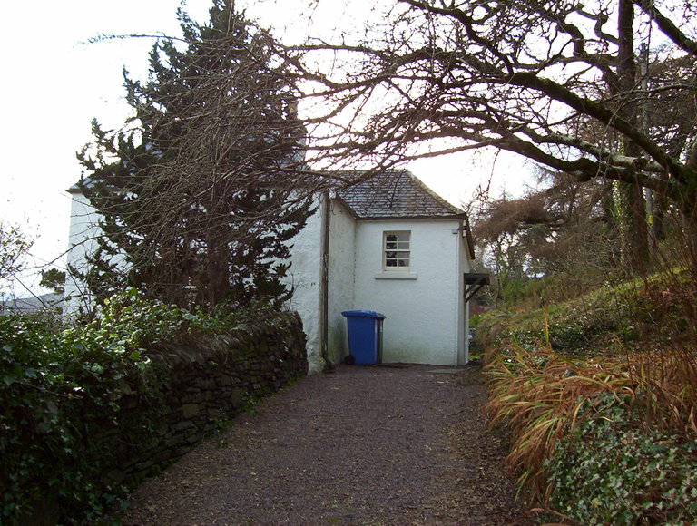 Driveway approach to Craggan Cottage
