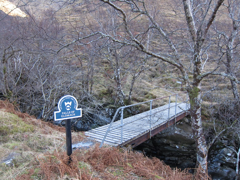 Signpost for the Falls of glomach 
